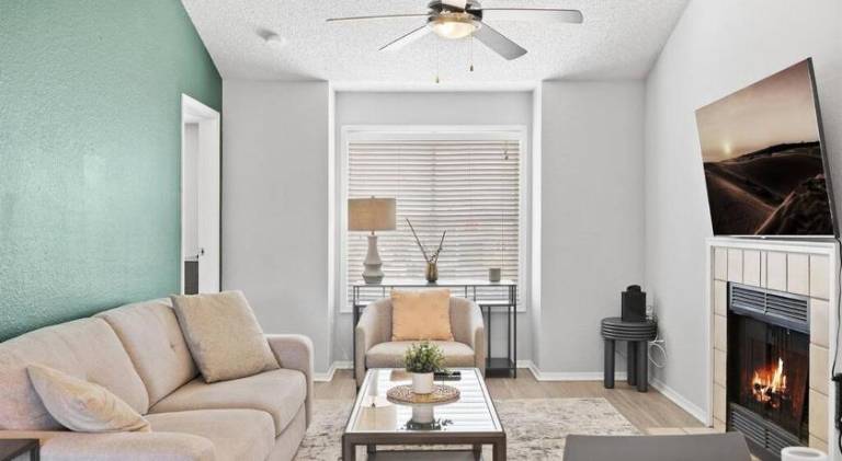 Apartment with pool in Austin, TX