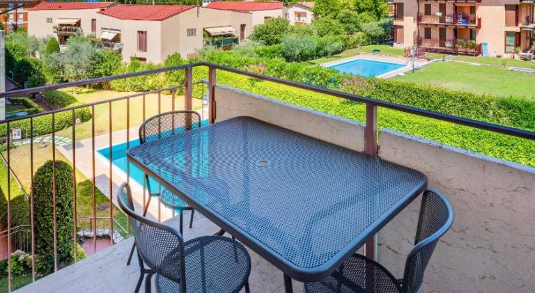 Apartment with pool — photo 4
