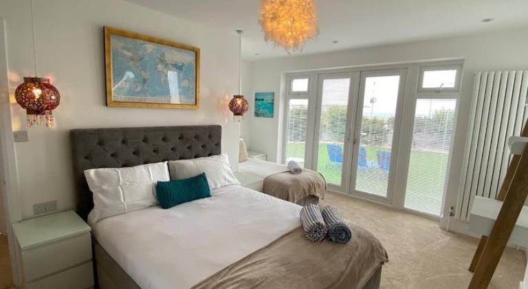 The Beach House Worthing 5 Bedrooms 3 Bathrooms Hot Tub BBQ — photo 2