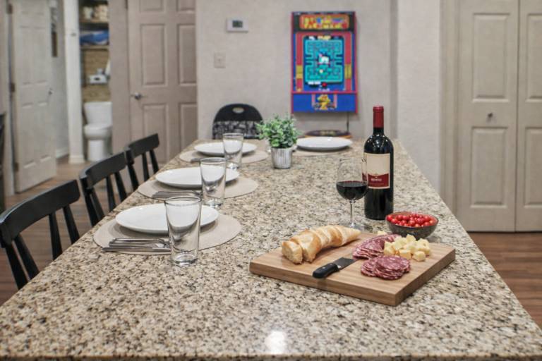 Ample vacation home with private pool | Pet-friendly — photo 5