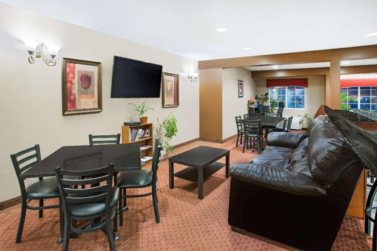 Microtel Inn & Suites by Wyndham Holland — photo 3