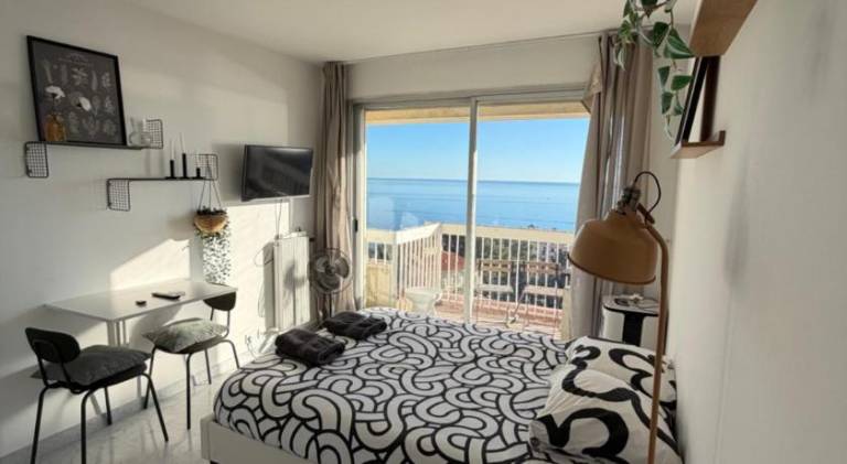 Rental apartment with terrace — photo 2
