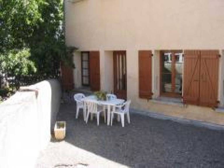 Gite with grill & yard — photo 4