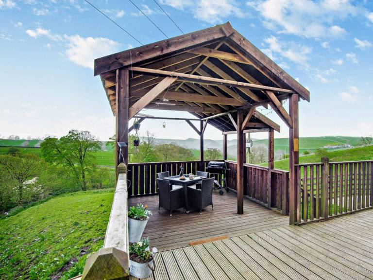 Lodge with yard | Pet-friendly in Stafford