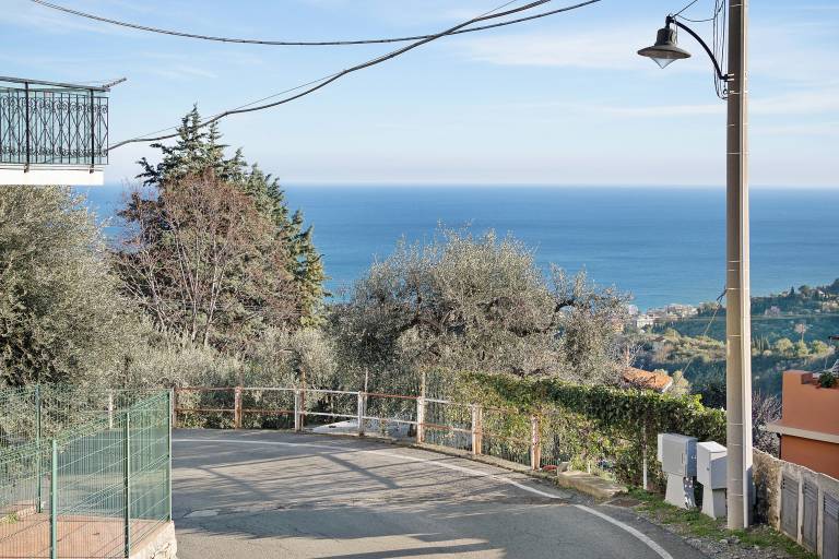 Holiday Apartment "La Taggiasca" with Sea View, Private Garden & Wi-Fi — photo 4