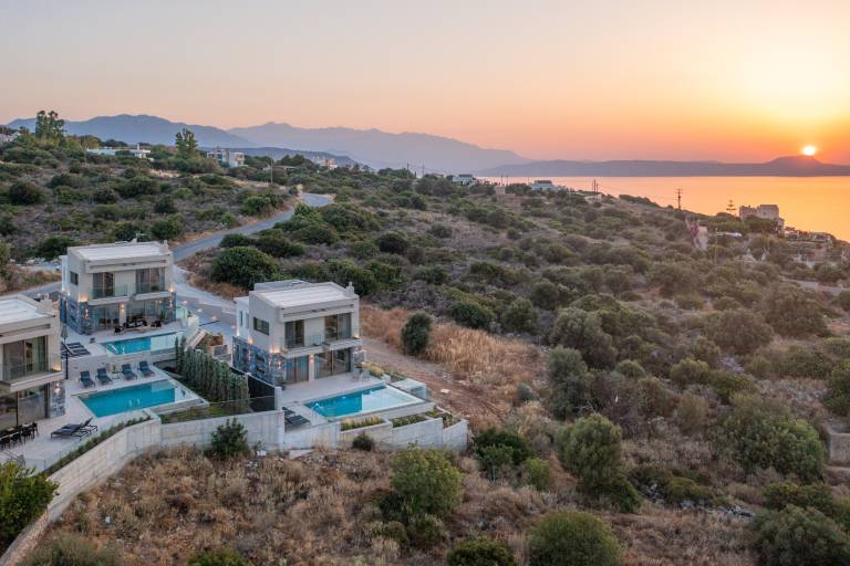 Villa with barbecue & private pool — photo 3