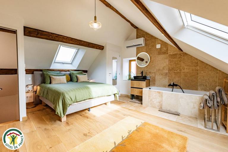 Gite with yard & terrace — photo 4
