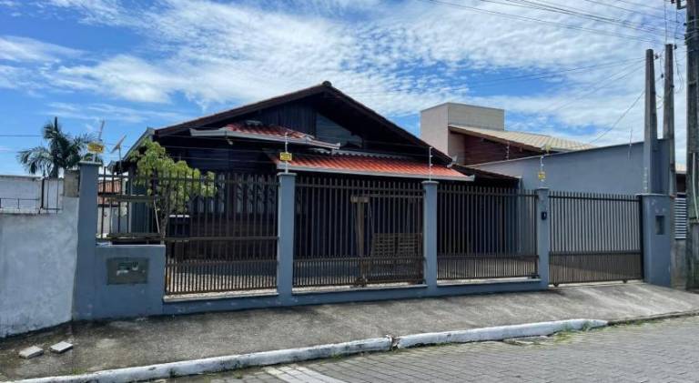 House with pool | Pets are welcome in Penha