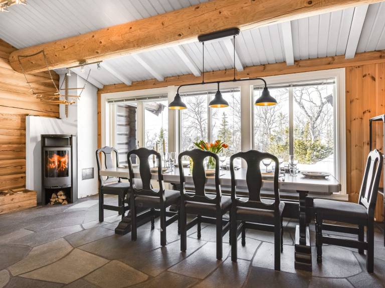 Vacation home with barbeque, patio & sauna | Mountain view — photo 3