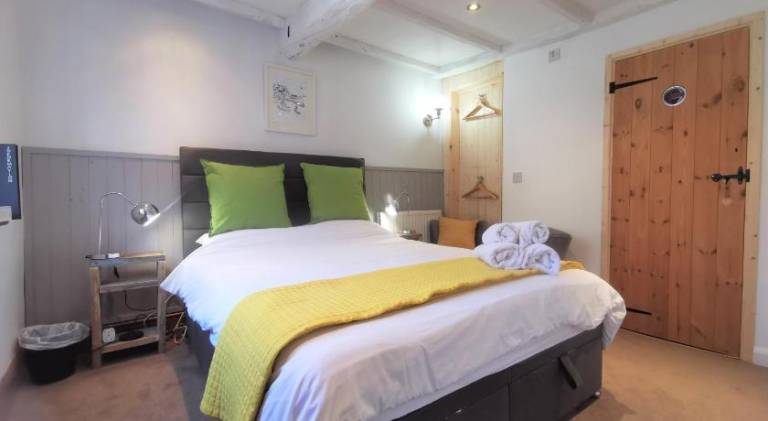 AnchorageWells King Room-Only or the Entire Cottage for 8 with 4 King Ensuite Rooms in Wells-next-the-Sea