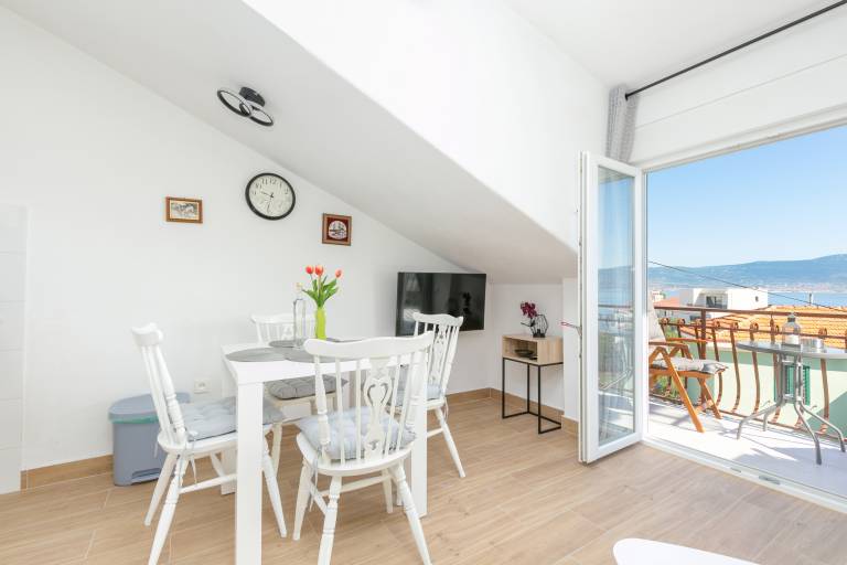 Fully equipped pleasant rental apartment with yard, terrace & grill | Sea view | Beach nearby | Dogs allowed — photo 3