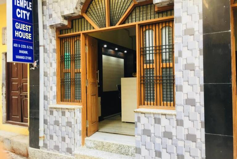 Goroomgo Temple City guest house Varanasi 750 meters from Ganga Assi Ghat — photo 3