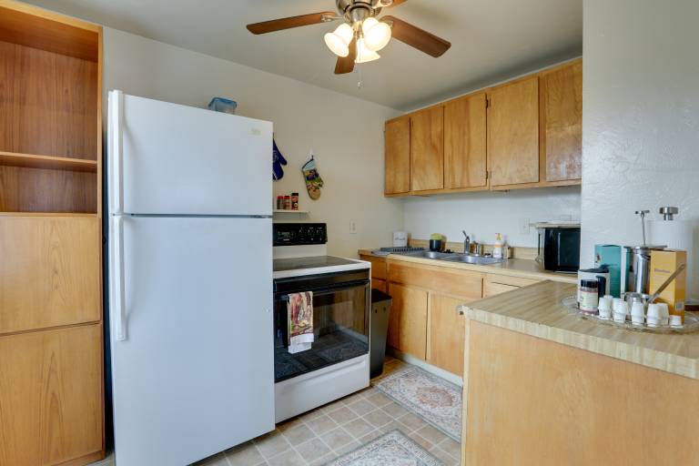 Home Near Reno Industrial Center & Med Centers — photo 2