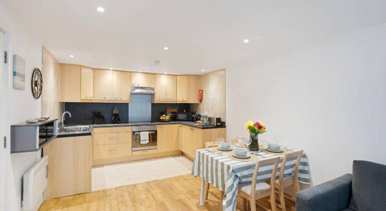 Apartment | Next to Bristol Cathedral — photo 5