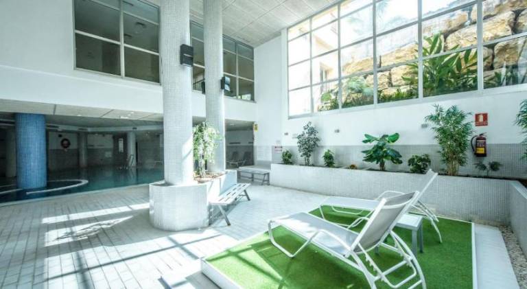 5 Stars BEACHFRONT PARADISE - Seaview, Always Heated Pool, Gym, Sauna! — photo 3
