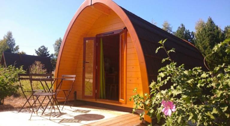 Lodge with patio & garden | Pets allowed — photo 2