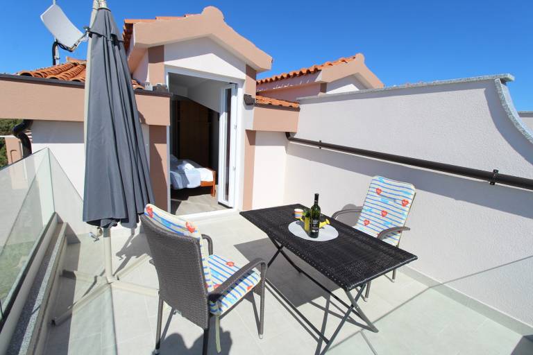 Holiday apartment with yard, barbeque & terrace | Sea view | Pet-friendly — photo 2