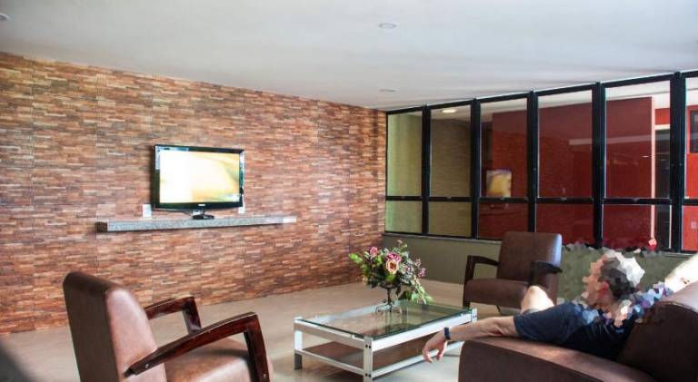 Apartment with pool — photo 4