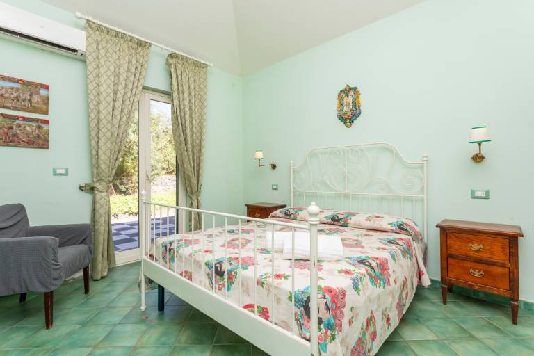 Bed & breakfast with pool, yard & patio | Sea view in Calatabiano