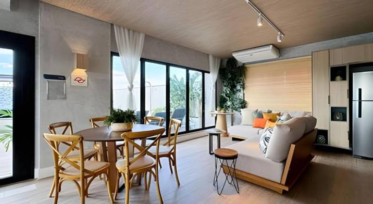 Apartment with pool — photo 2