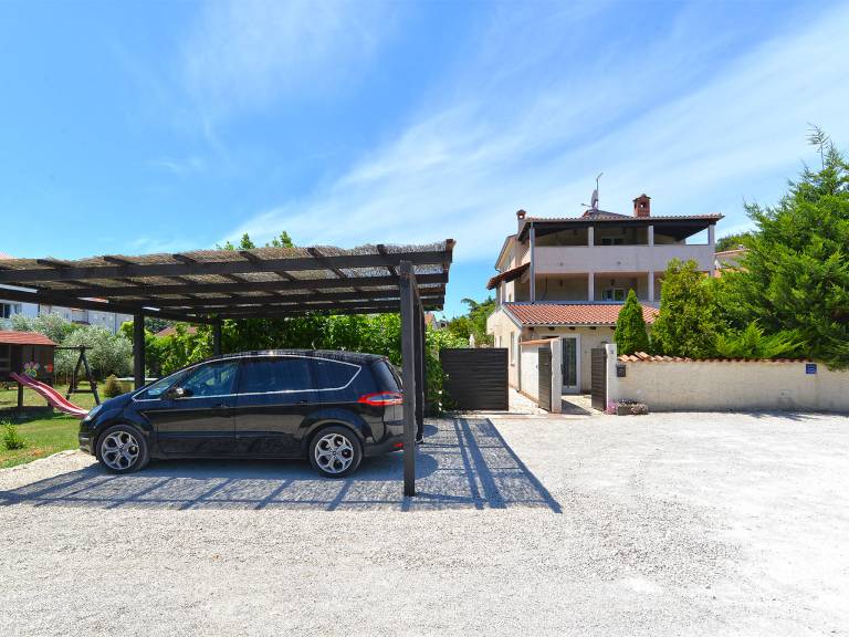 Nice vacation home with barbeque & private pool | Pet-friendly — photo 3