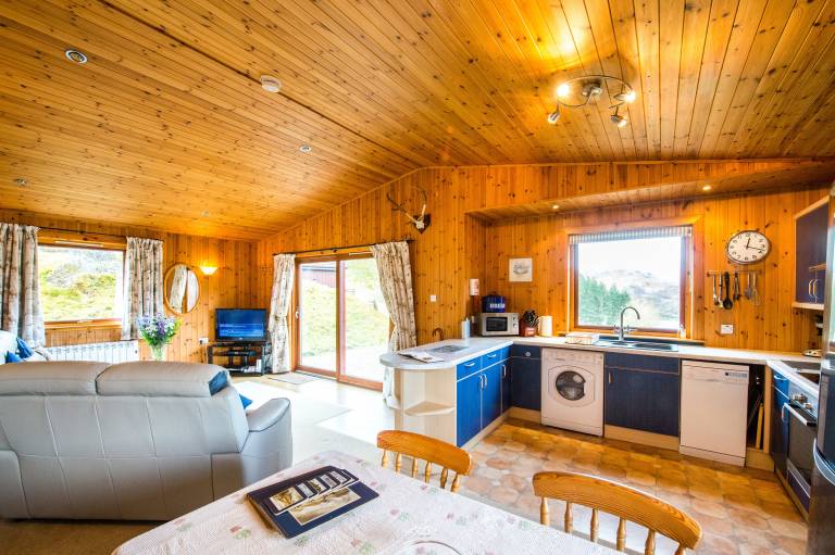 Raven Lodge with beautiful views of Loch Dochart — photo 3