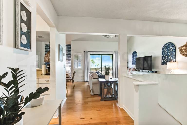 Condo with pool | Sea view — photo 4