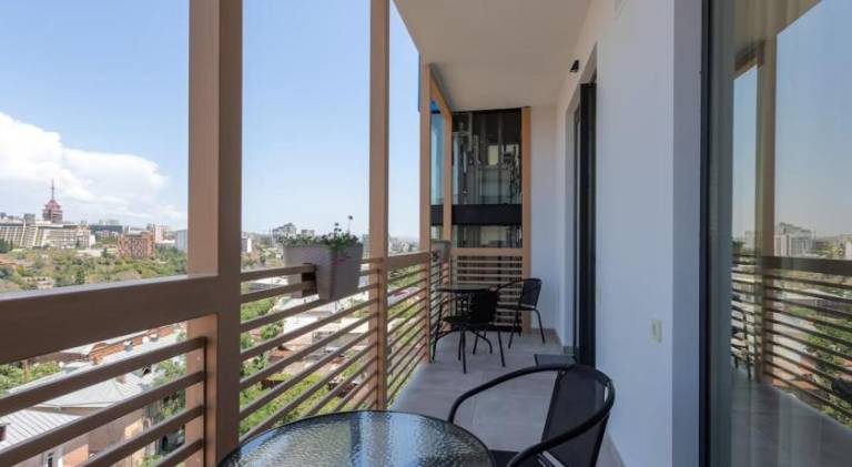 Apartment with patio | Close to Bridge of Peace | Pets are welcome — photo 2