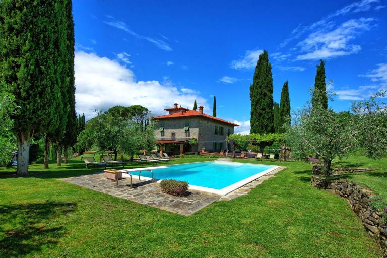 Villa with terrace, barbeque & private pool — photo 3