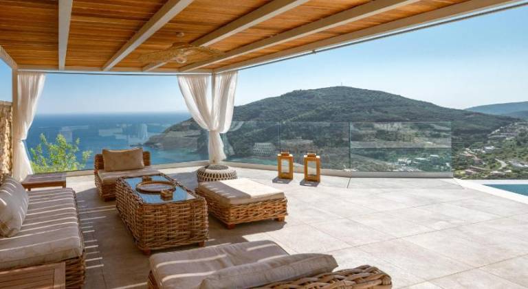 Villa with patio, garden & pool | Next to the beach | Pet-friendly — photo 2