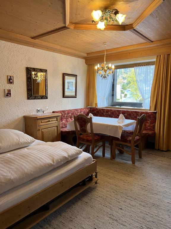 Rental apartment with pool, garden & sauna in See