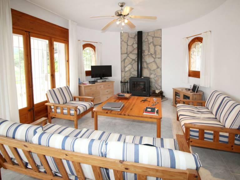 House with patio, yard & barbeque — photo 4