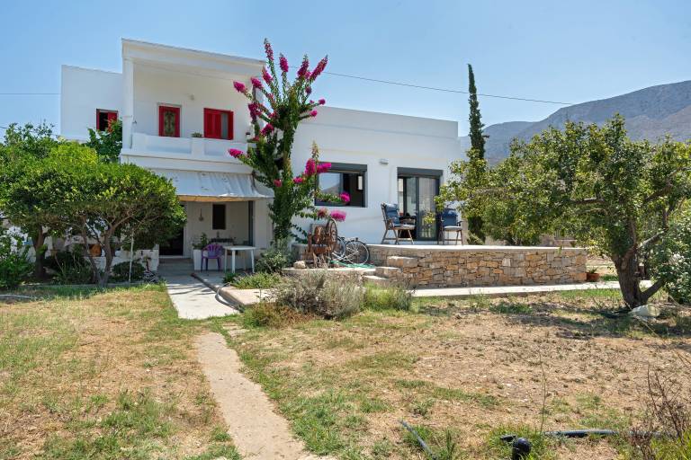 Holiday Home 'Livadi House Amorgos' with Sea View, Wi-Fi and Air Conditioning in Naxos