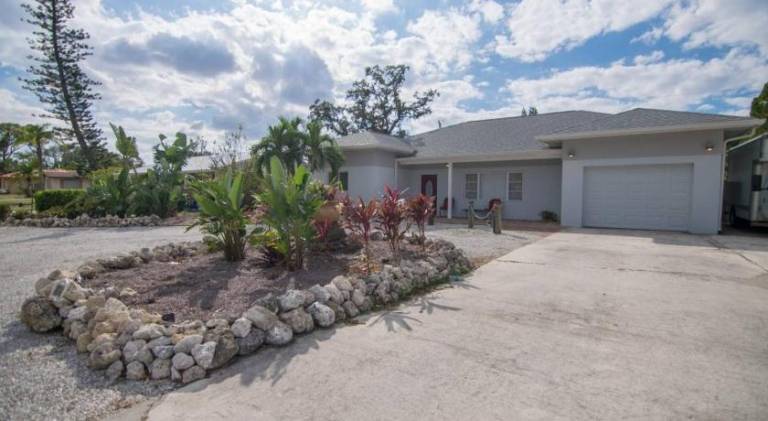 House with pool in Bonita Springs, FL