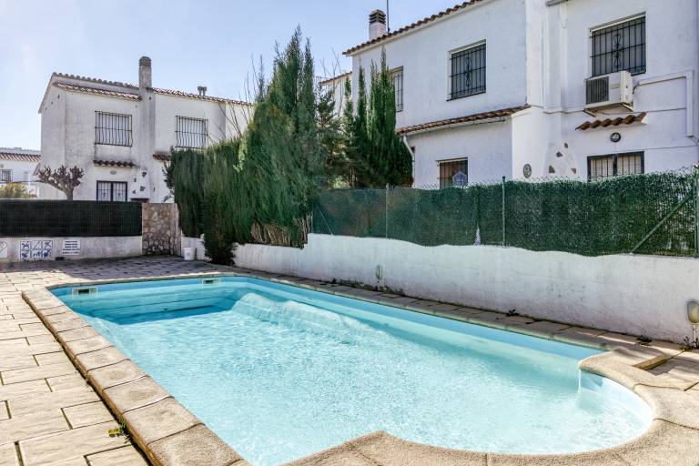 Vacation home with BBQ, terrace & garden | Garden view in L'Escala