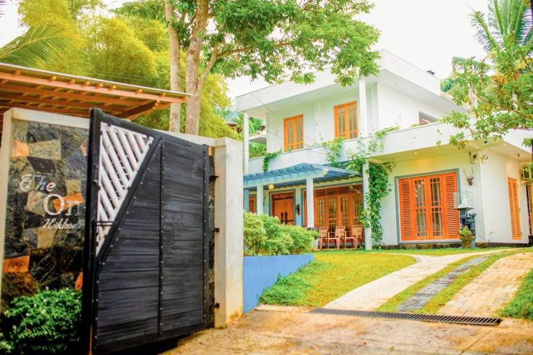 Villa with yard, pool & grill | Suitable for remote work | Dogs allowed in Hikkaduwa