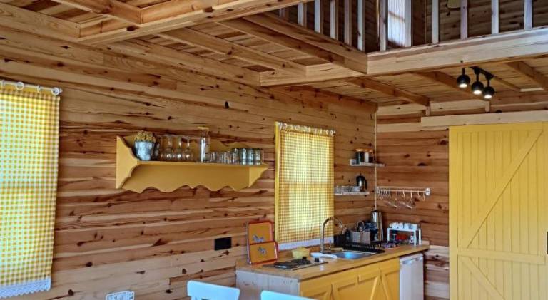 Lodge with patio, barbeque & yard in Bergama