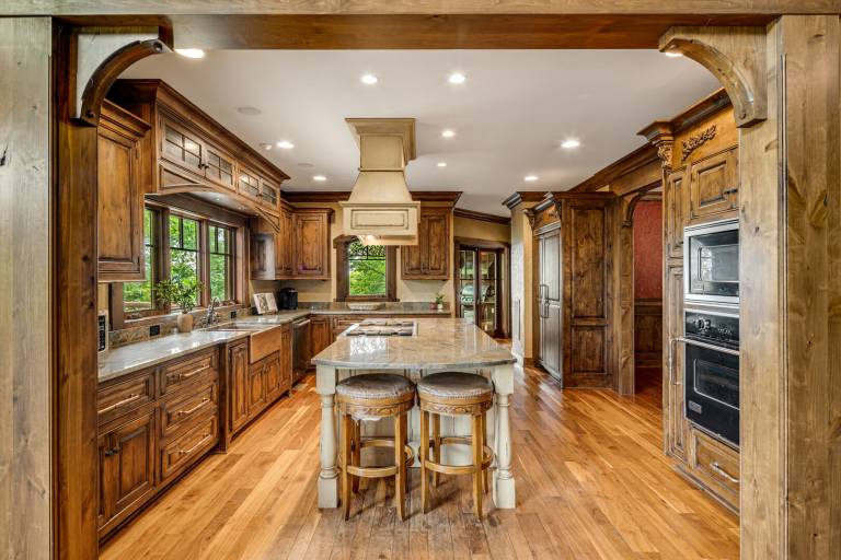 6,400SF Mtn Home, Views, Pool Table, Outdoor Fireplace, Near Downtown Boone, Pet Friendly — photo 4