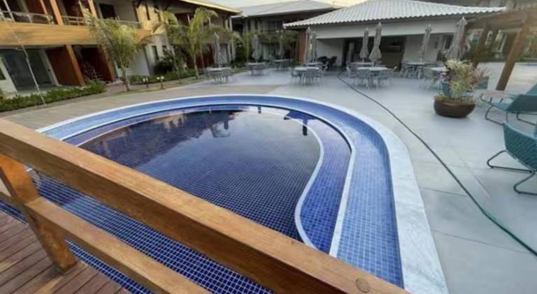 Apartment with hot tub & pool — photo 4