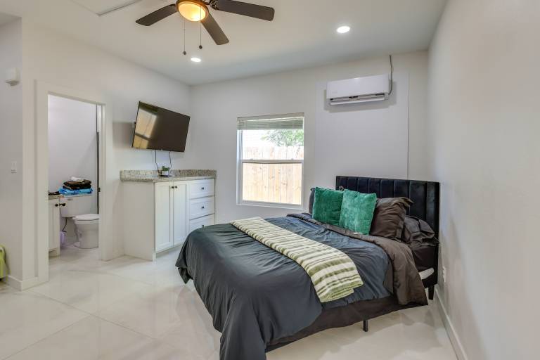 Reel & Relax! Pet-Friendly SPI Stay Next to Beach in South Padre Island, TX