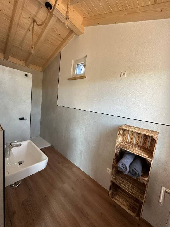 Holiday Home 'Haus Kirsche' with Private Terrace, Wi-Fi & AC – Dog Friendly — photo 5