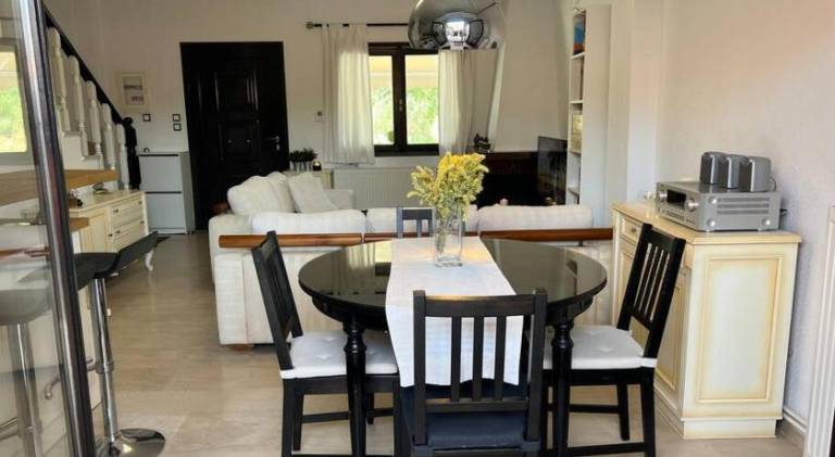 Vacation home with barbeque, patio & yard | Close to the beach | Suitable for remote work | Pets allowed — photo 5