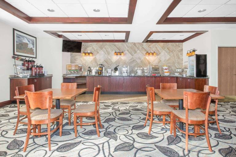 Ramada by Wyndham Denver International Airport — photo 4