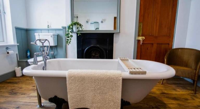 Beach View - A Truly Stunning House Opposite The Sea! Sleeps 10! Families, Friends, Contractors and — photo 3