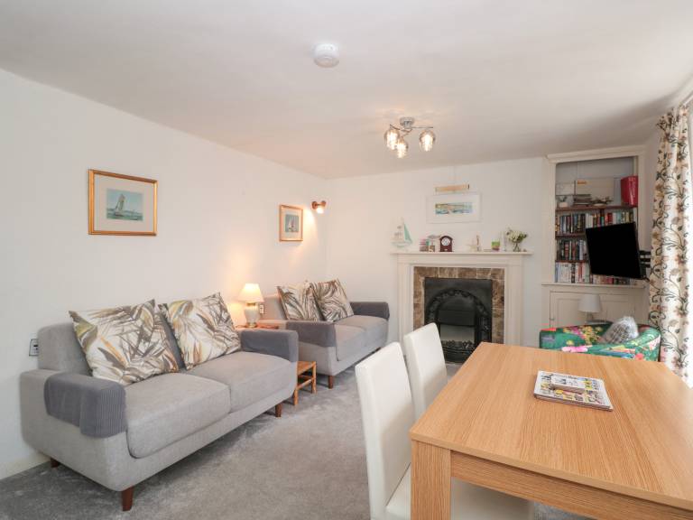 Cottage with 2 rooms for 4 persons — photo 3