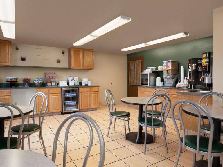 Super 8 By Wyndham Coeur D'Alene — photo 3