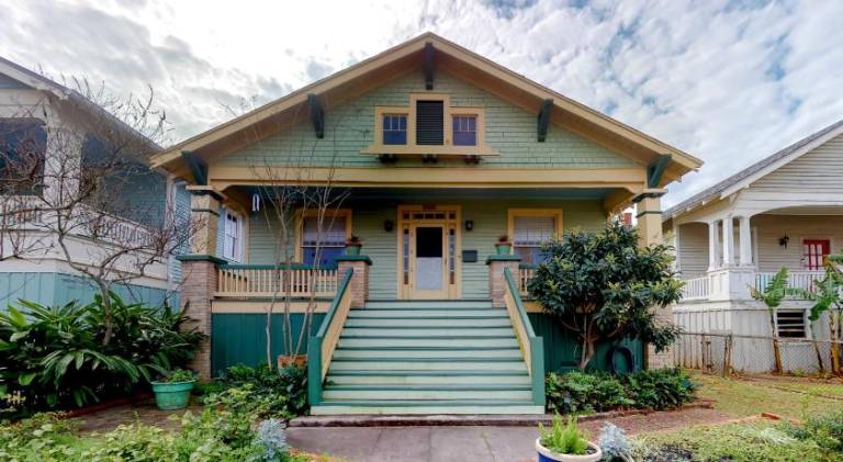Fully equipped spacious vacation home with garden & terrace | Good for workation | Pets are welcome in Galveston, TX