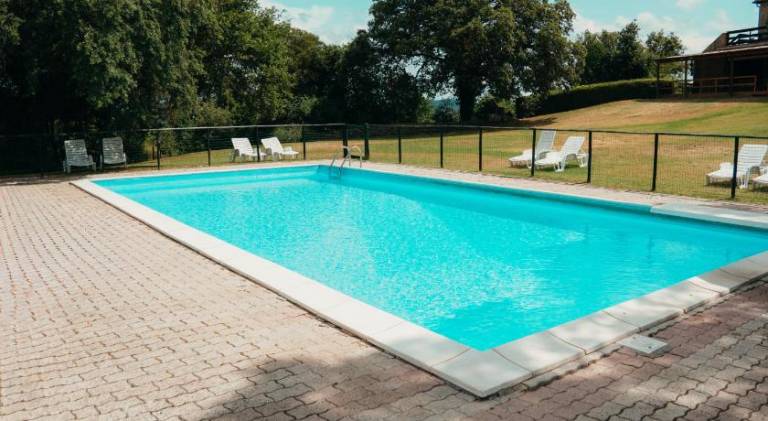 Lovely holiday apartment with yard, pool & patio | Pet-friendly — photo 4