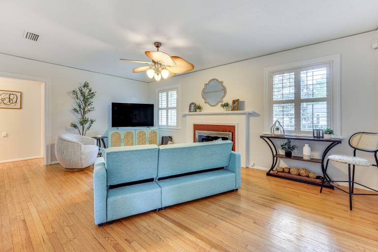 4 Mi to Dtwn Jacksonville: Chic Home w/ Porch! — photo 4