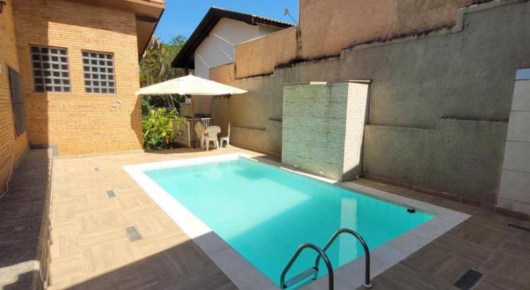 Vacation home with pool — photo 5